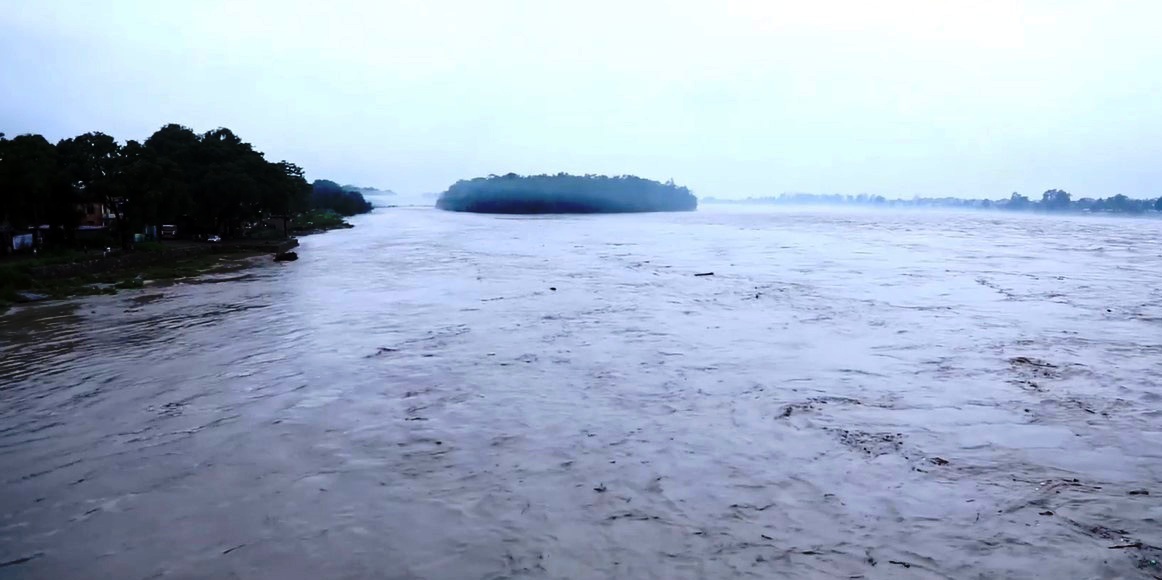 सेतीले घेरियो ढुंगाड टापु, ६० जना फसे, हवाई उद्दारको पर्खाई