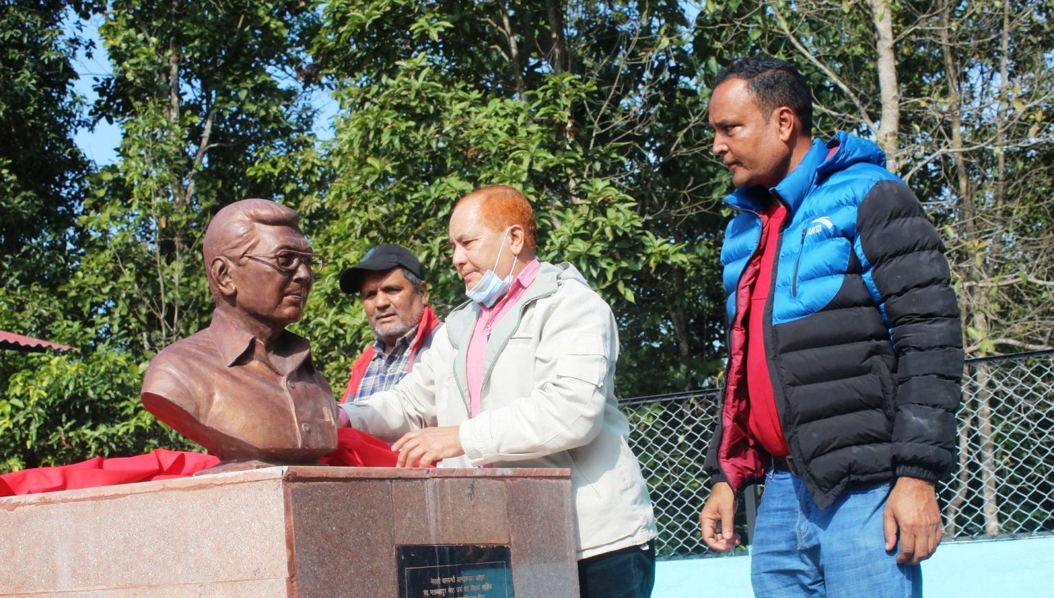 गुम्बाडाँडामा भक्तबहादुर श्रेष्ठको शालिक अनाबरण