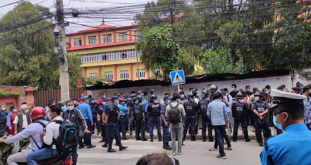 काठमाडौंमा २८ प्रहरीलाई कोरोना संक्रमित