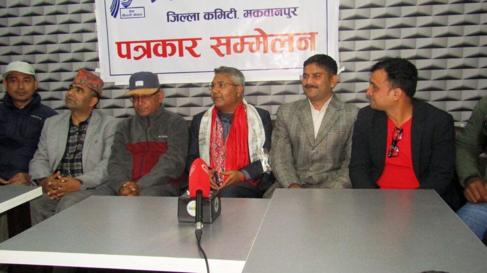 रंग फेर्ने प्रतिस्पर्धामा प्रचण्ड र छेपारोलाई भिडाइयो भने जित प्रचण्ड कै हुन्छ : गोकुल बाँस्कोटा