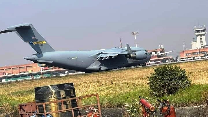 अमेरिकी सेनाको जहाज काठमाडौंमा अवतरण