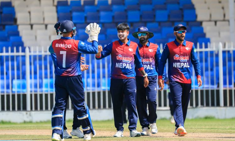 नेपाललाई यूएईले १ सय ६९ रनकाे लक्ष्य दियाे, साेमपालले ४ र करणले ३ विकेट लिए