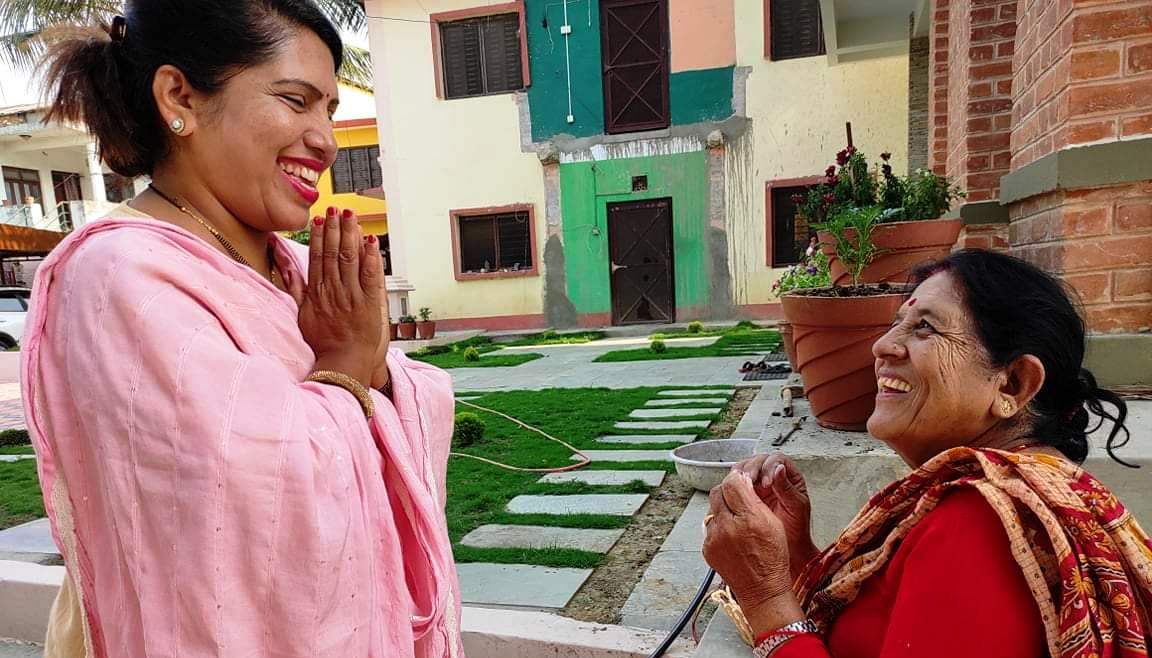 जेष्ठ नागरिकसँग आशीर्वाद लिदै प्रचारमा लागिन् उपमेयर उम्मेदवार काफ्ले