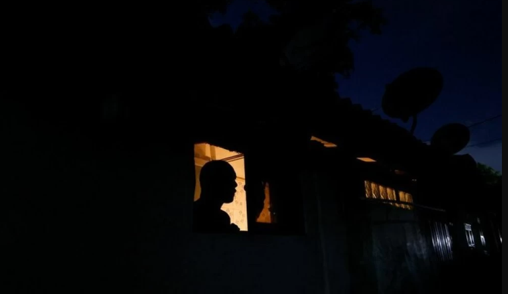 श्रीलंकामा बिजुली बचाउनका लागि निभाउन थालियो सडकबत्ती