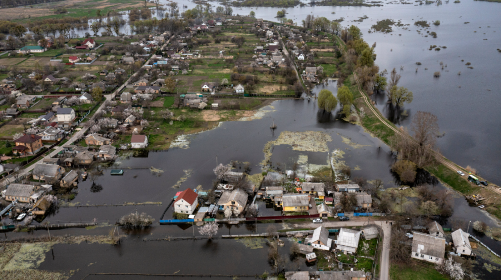 रुसी सेनालाई रोक्न युक्रेनले डुबायो गाउँ, घरहरू अझै पनि पानीमुनि