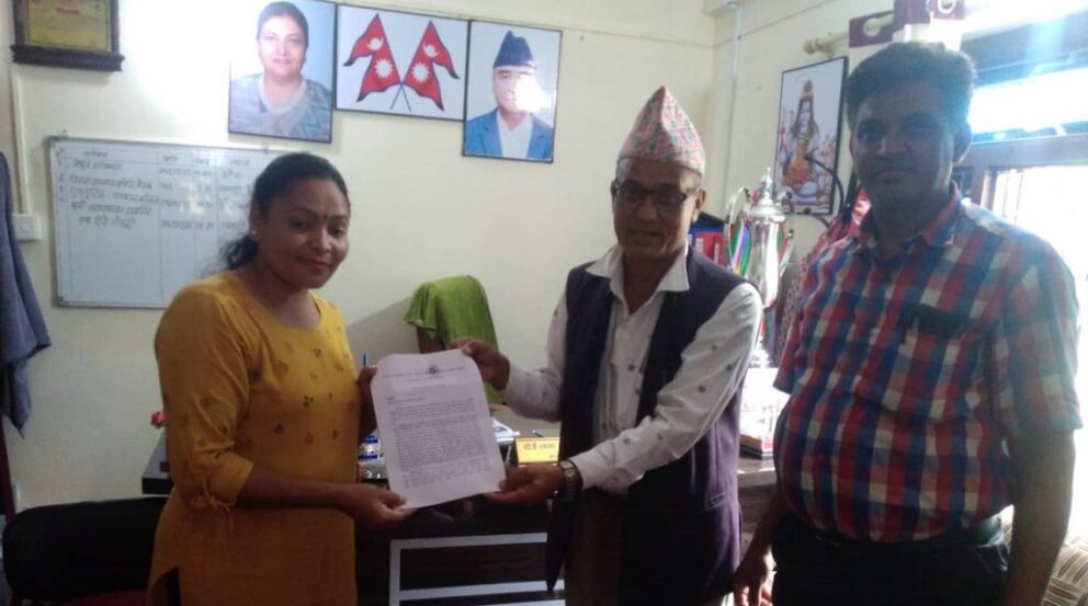 मकवानपुरगढीमा ‘कर्मचारीको पेटमा लात नहान्न’ एमालेको माग