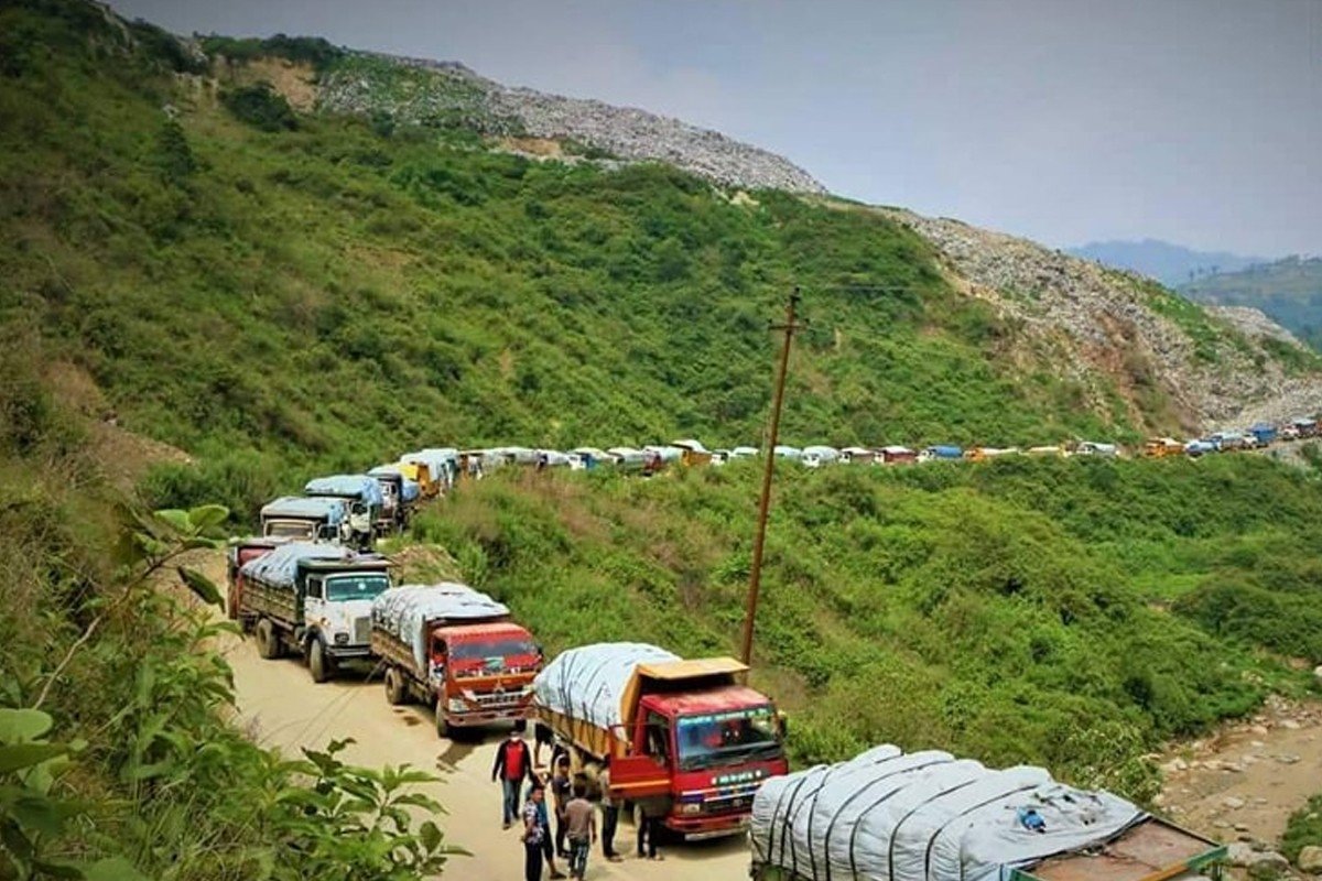 प्रहरीको बलमा आज पनि काठमाडौंको फोहोर बञ्चरेडाँडा लगिँदै