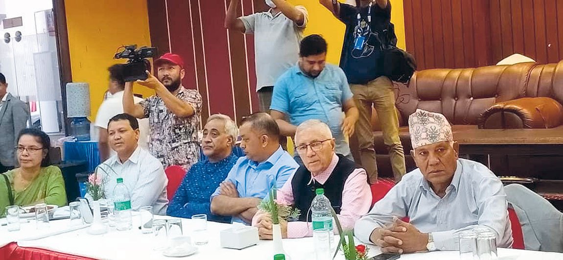 देउवाले एकलौटी गरेको भन्दै शेखर समूह धर्नामा