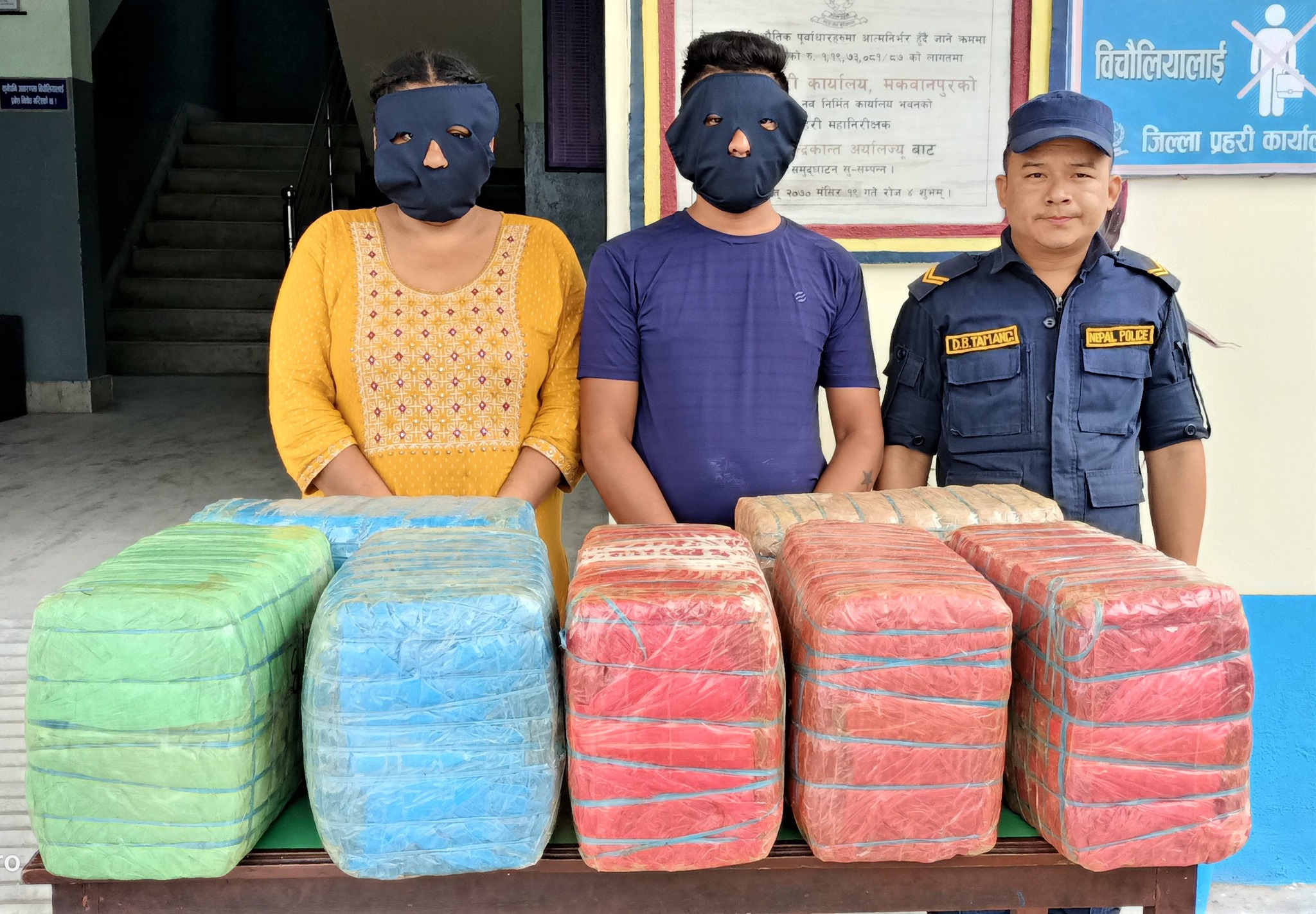 पिकअप गाडी सहित २ जना नियन्त्रणमा