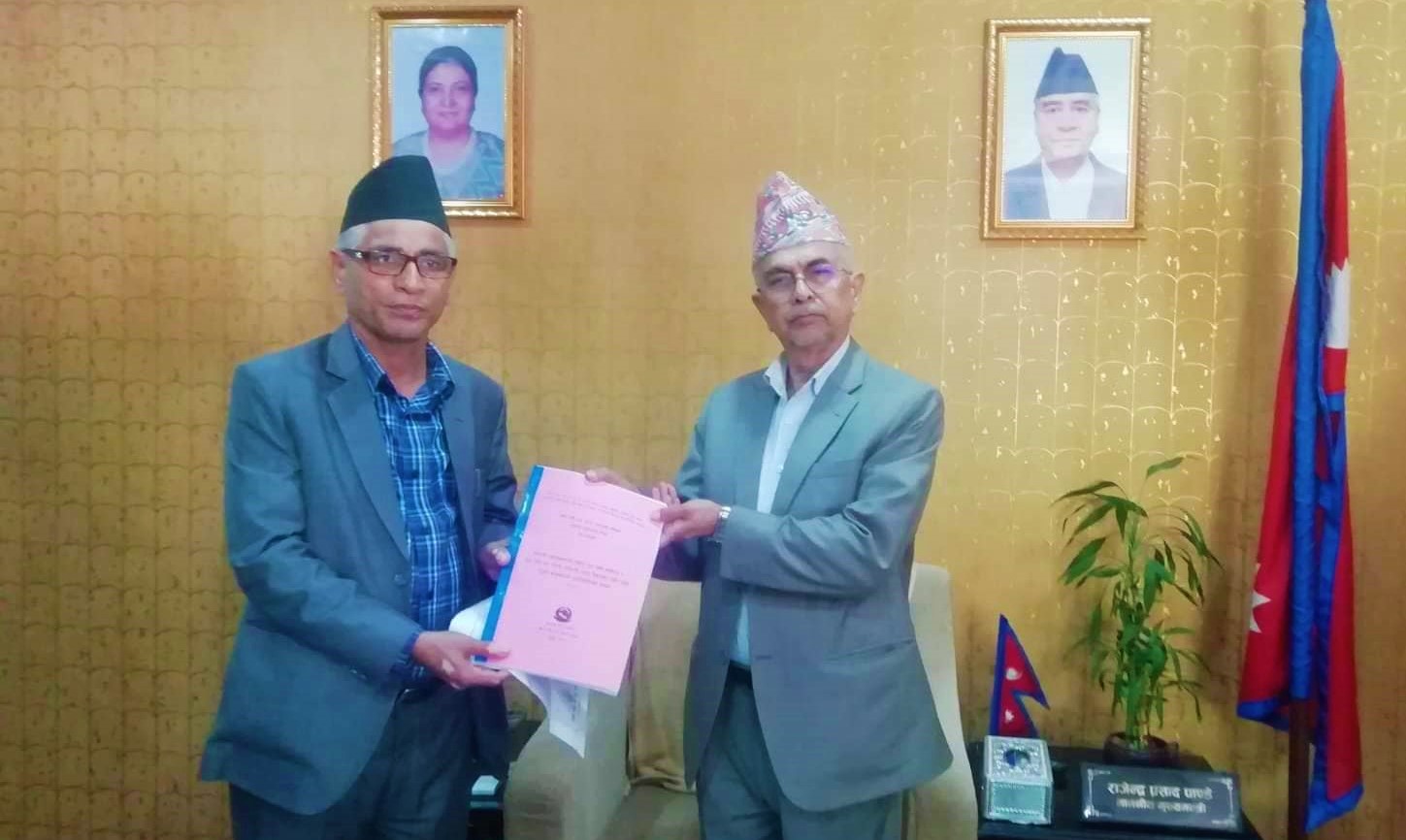 प्रदेश योजना आयोगले बागमती प्रदेश सरकारलाई कानूनी मस्यौदाहरू हस्तान्तरण