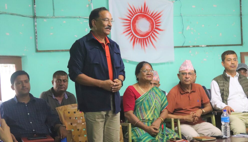 हलो पछिको तीर बिर्सदैं सूर्यको गुनगानमा व्यस्त कमल थापा, पत्याउला एमालेले ?