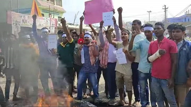 सडक नबनेकाे भन्दै सर्लाहीकाे काैडेनावासीले उम्मेदवारलाई गाउँ पस्न दिएनन्