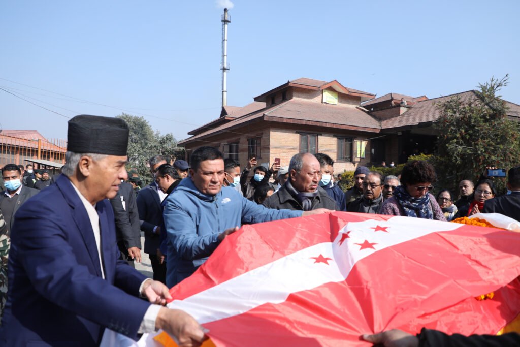 प्रधानमन्त्री देउवाद्वारा कांग्रेस नेता चित्रकारप्रति श्रद्धाञ्जलि