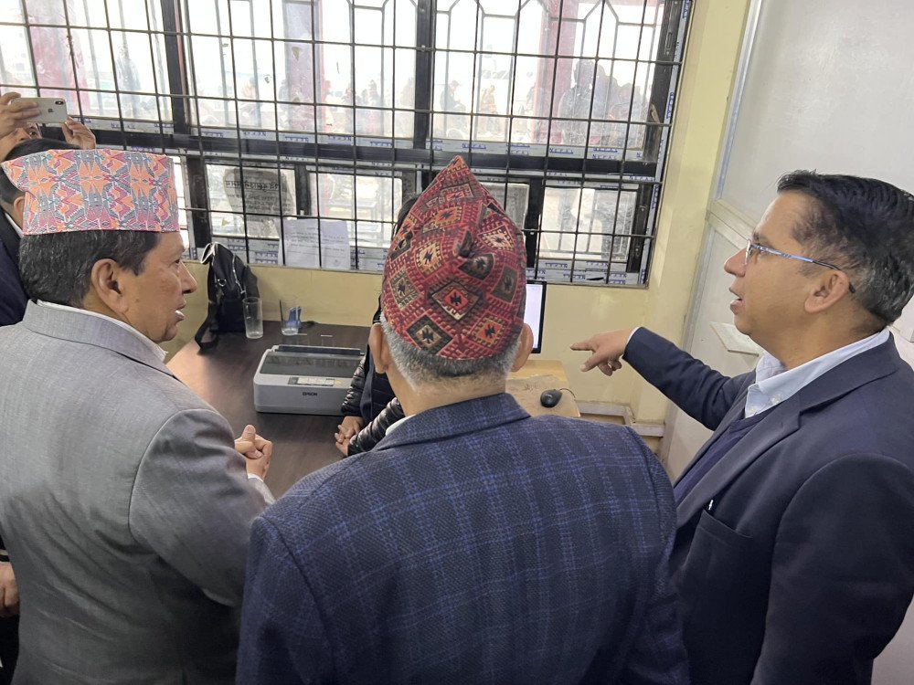 यातायात कार्यालयको अनुगमनमा पुगे उपप्रधानमन्त्री श्रेष्ठ
