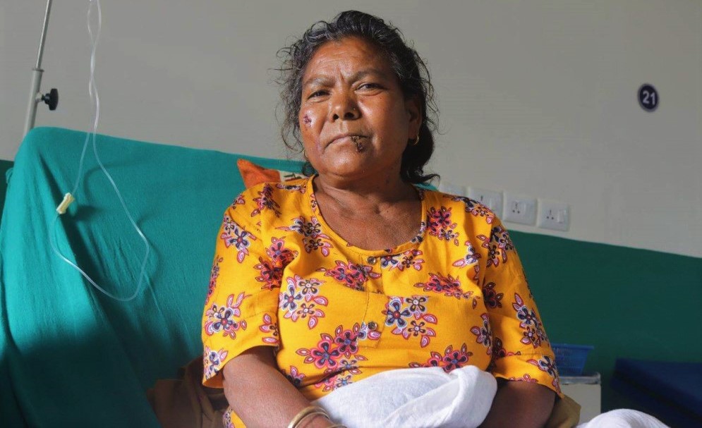 हँसियाको भरमा बाघको पञ्जाबाट यसरी फुत्किइन् मैती