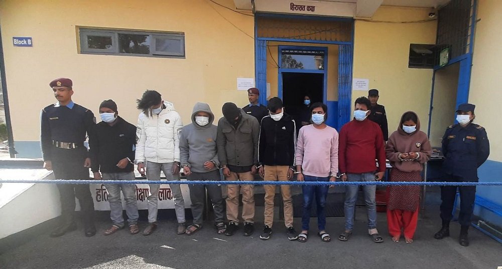 मोबाइल बैंकिङ सिस्टम ह्याक गरी ठगी गर्ने भारतीयसहित ८ जना पक्राउ
