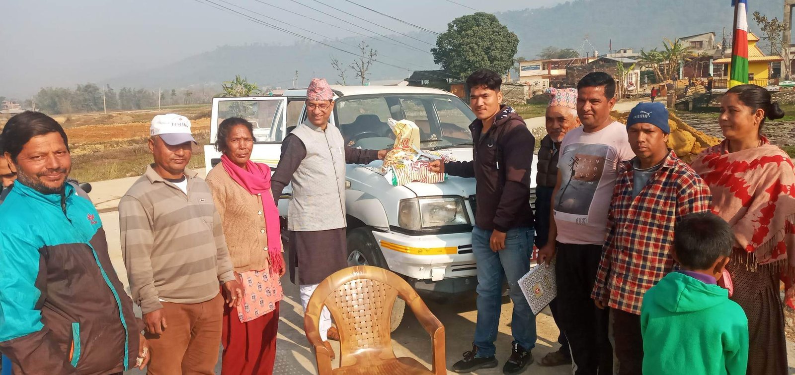 सहयोगी मनद्वारा मन्दिरमा प्रसादको लागि खाद्यन्न सहयोग