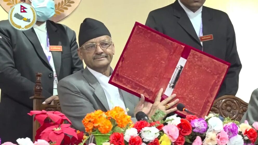 नीति तथा कार्यक्रम प्रस्तुत गर्न पुगेका प्रदेश प्रमुखको हातमा जब खाली फाइल पुग्यो...