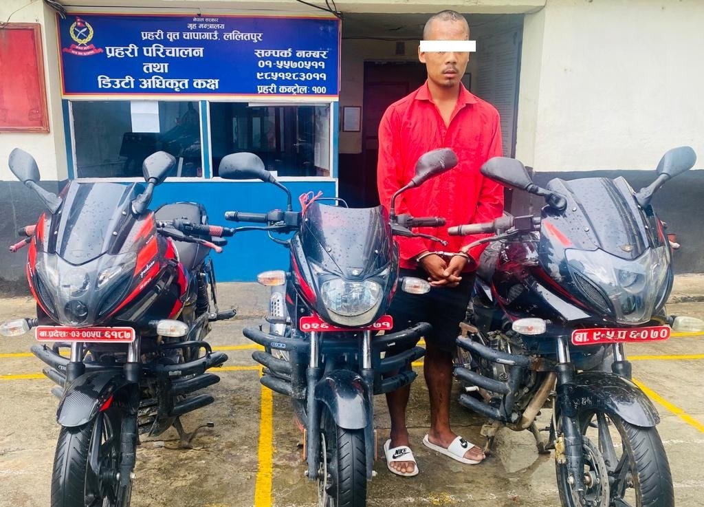 घलान तीन वटा चोरीको मोटरसाइकल सहित पक्राउ