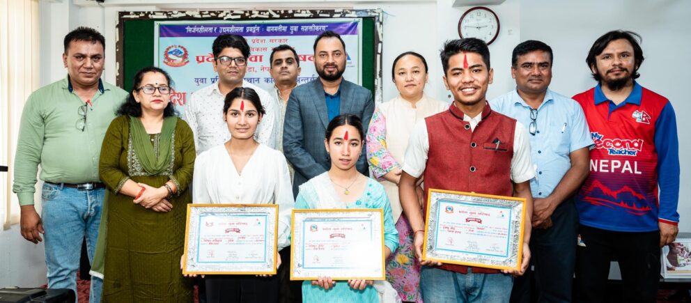 प्रदेशस्तरीय खुला वक्तृत्वकला प्रतियोगितामा चितवनका देबेन्द्र प्रथम