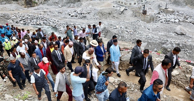 प्रधानमन्त्री बाढी पहिराे प्रभावित क्षेत्रमा