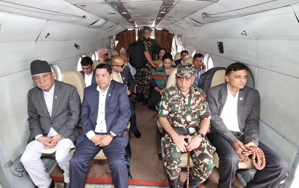 प्रधानमन्त्री प्रचण्ड सवार हेलिकोप्टर विराटनगरमा आकस्मिक अवतरण
