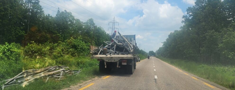 नटबोल्ट चोरी भएपछि हेटौंडा-ढल्केबर-इनरुवा प्रसारण लाइनको टावर ढल्यो