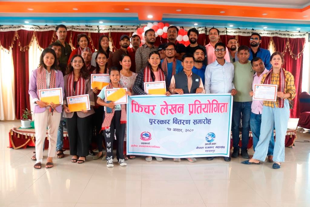 फिचर समाचार लेख्ने मकवानपुरका १२ पत्रकार पुरस्कृत