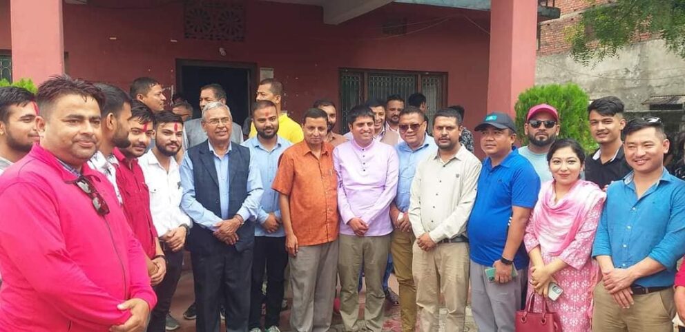 केन्द्रीय सचिवालय सदस्य अधिकारीसहित ४० जना एमालेमै फर्किए