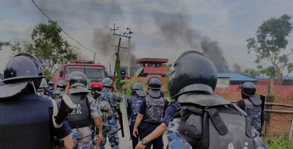 कैदी सरुवा गर्न खोज्दा कैदीबन्दीले गरे तोडफोड र आगजनी