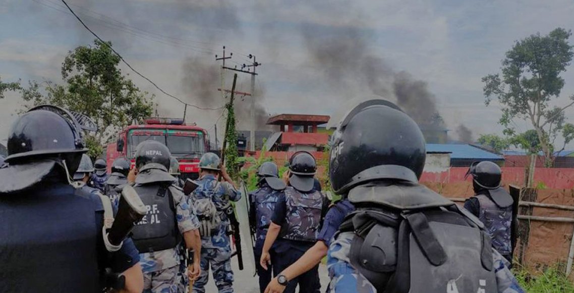 कैदी सरुवा गर्न खोज्दा कैदीबन्दीले गरे तोडफोड र आगजनी