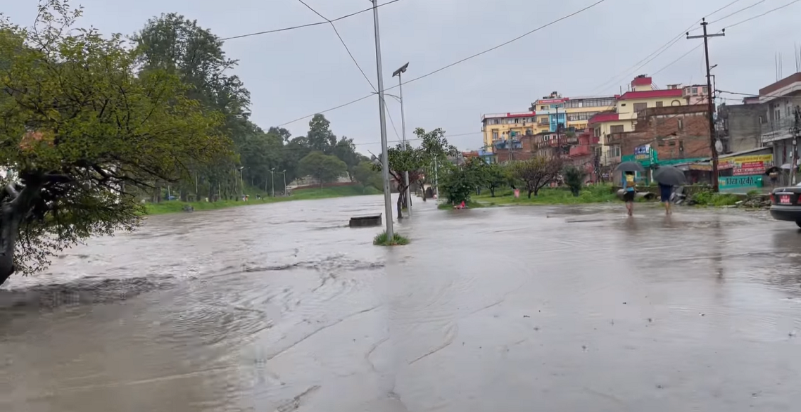 काठमाडौं उपत्यकामा बागमतीको बाढीले खतरा तह नाघ्यो, दिउँसोसम्म उच्च सतर्कता आवश्यक