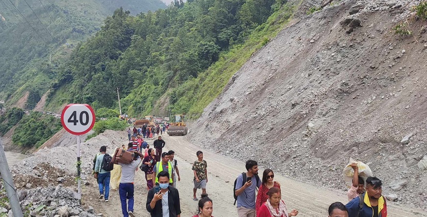 १७ घण्टापछि खुल्याे मुग्लिन–नारायणगढ सडक