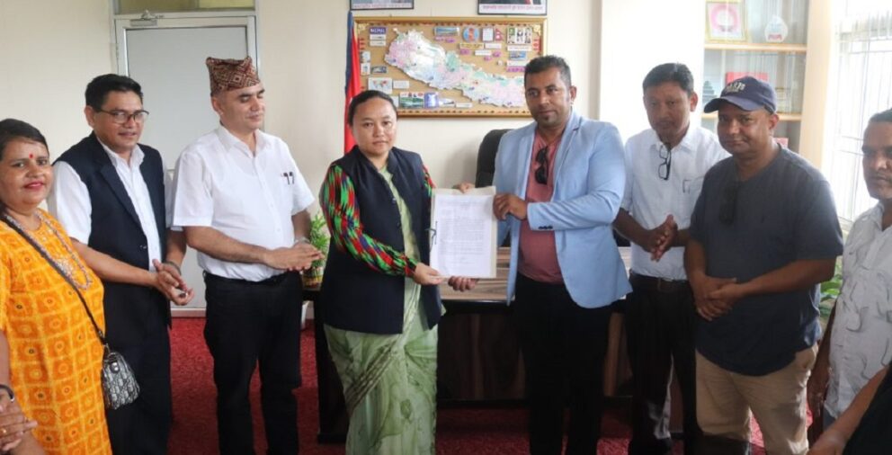 शिक्षासम्बन्धी कानून संशोधन गर्न महासंघले गरायो मन्त्रीको ध्यानाकर्षण