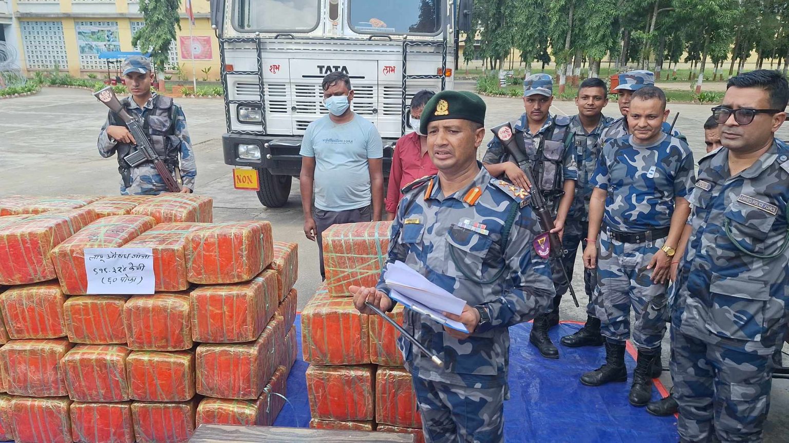 हेटौंडामा सशस्त्र प्रहरीको सक्रियता, ९ सय केजी गाँजा बरामद