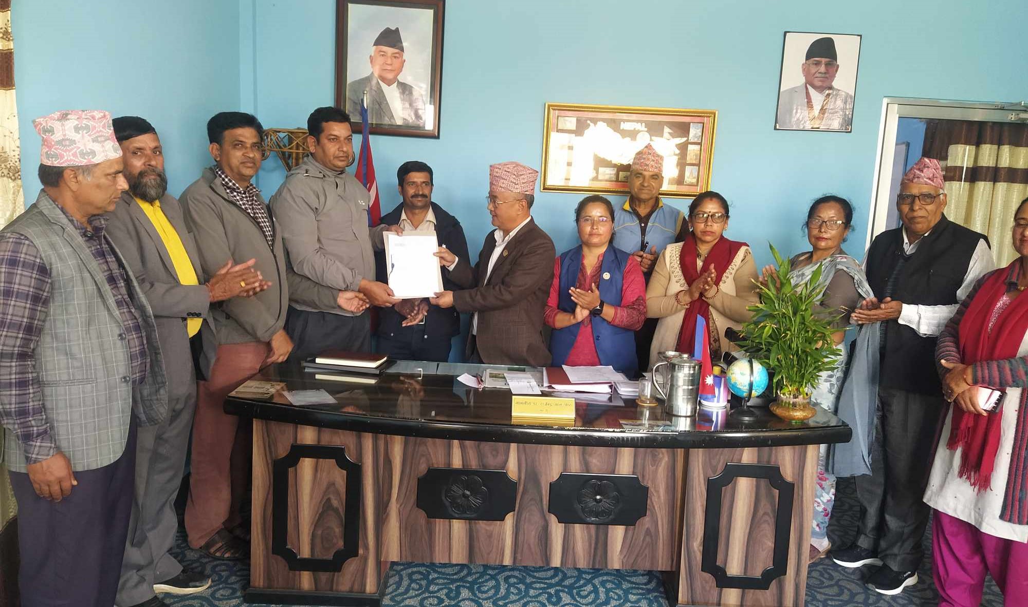 दुग्ध सहकारी संघहरुले प्रदेश कृषि मन्त्रीलाई बुझाए ज्ञापनपत्र