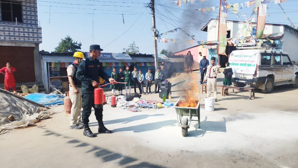 ग्यास आगलागीबाट बच्न थाहानगरमा सचतेनामूलक कार्यक्रम