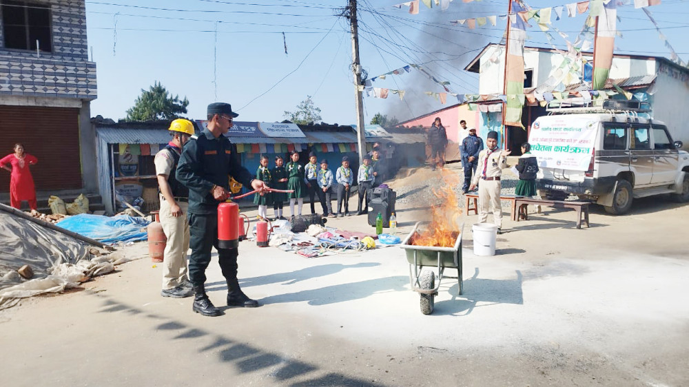 ग्यास आगलागीबाट बच्न थाहानगरमा सचतेनामूलक कार्यक्रम