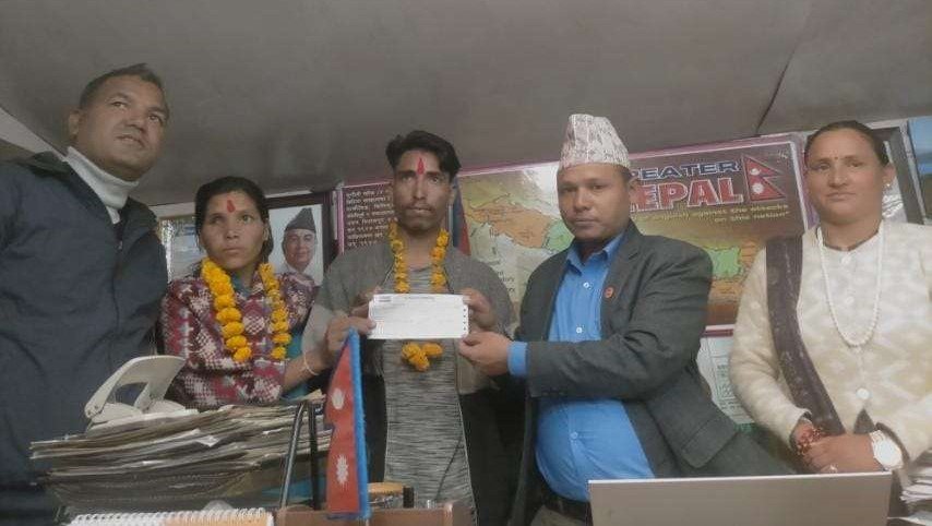 अन्तरजातीय विवाह गरेको जोडी सम्मानित