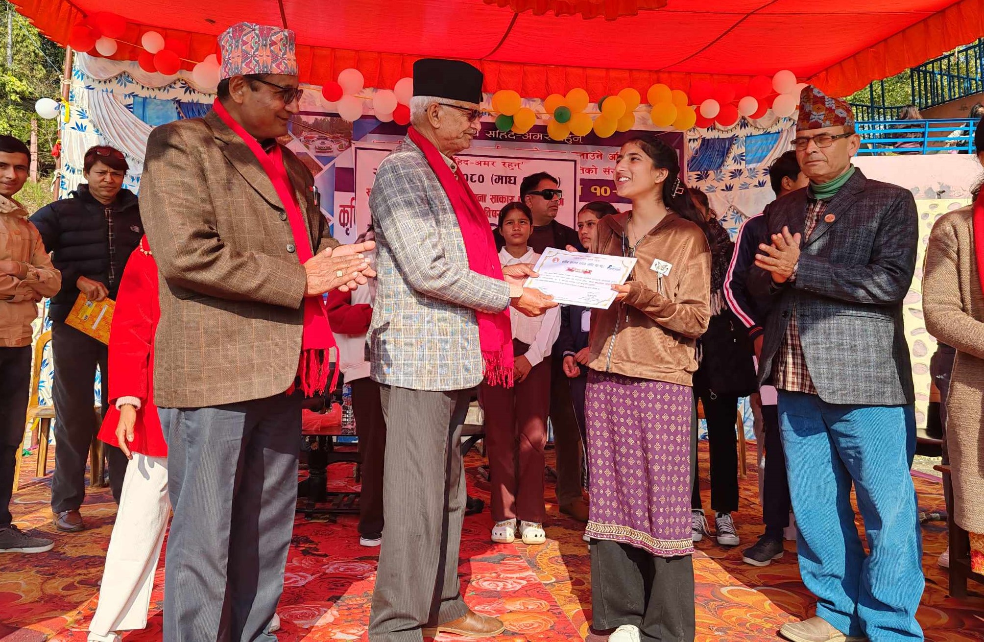 सहिद सप्ताहमा भएको बक्तृत्वकलामा हेटौंडा १९ की सपना प्रथम