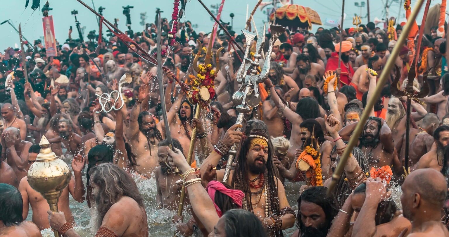 नागा बाबाहरूको पशुपति मन्दिर परिसरमा प्रवेश