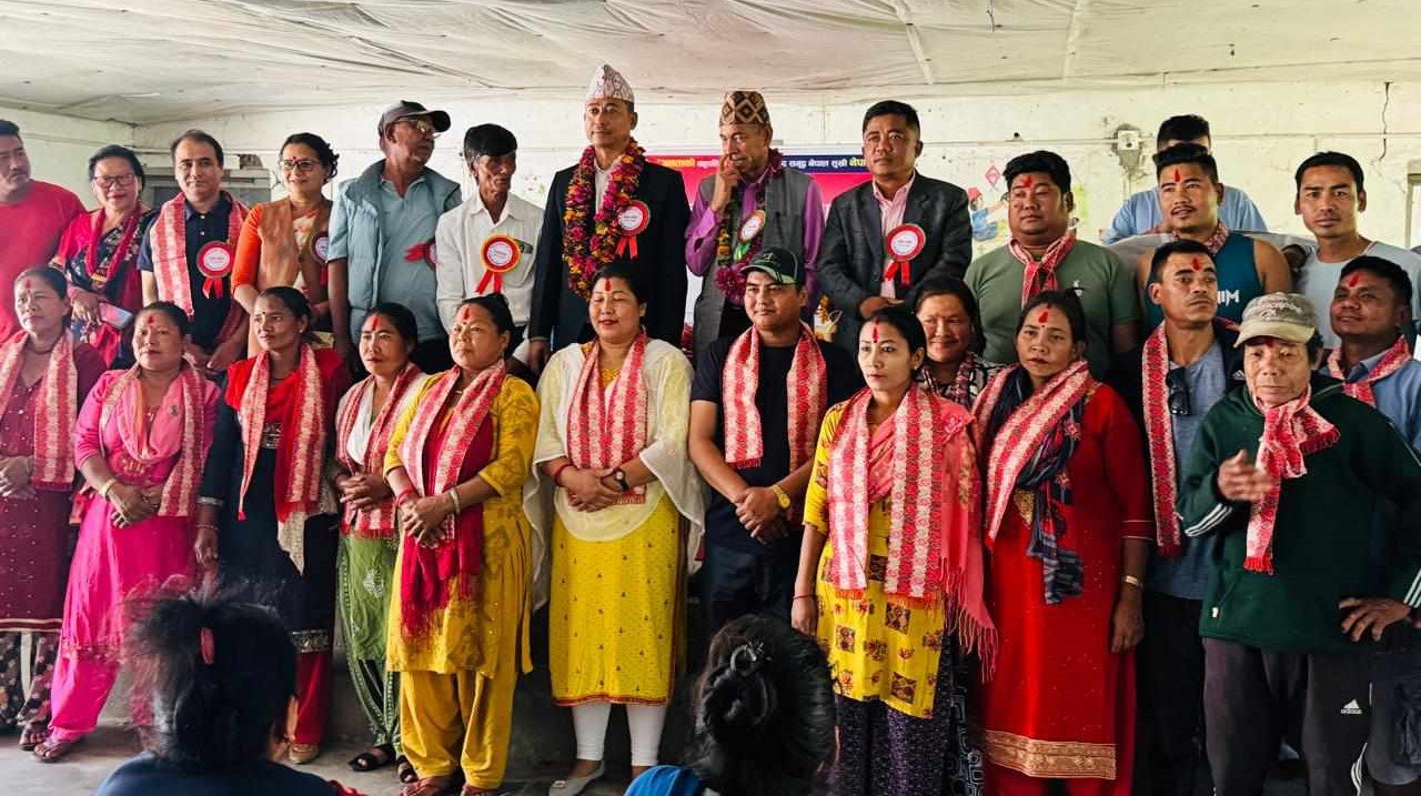 निवुवाटारमा विभिन्न पार्टी परित्याग गरि ५० जना नेकपा एमाले प्रवेश