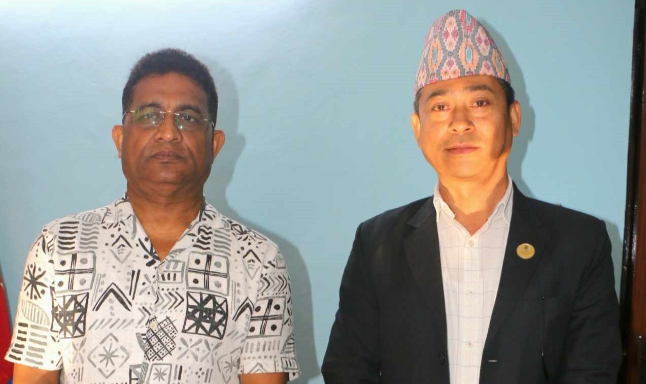 बागमती प्रदेशका खानेपानी तथा सिंचाइ मन्त्री श्रेष्ठ र संघीय मन्त्री महासेठबीच भेटवार्ता