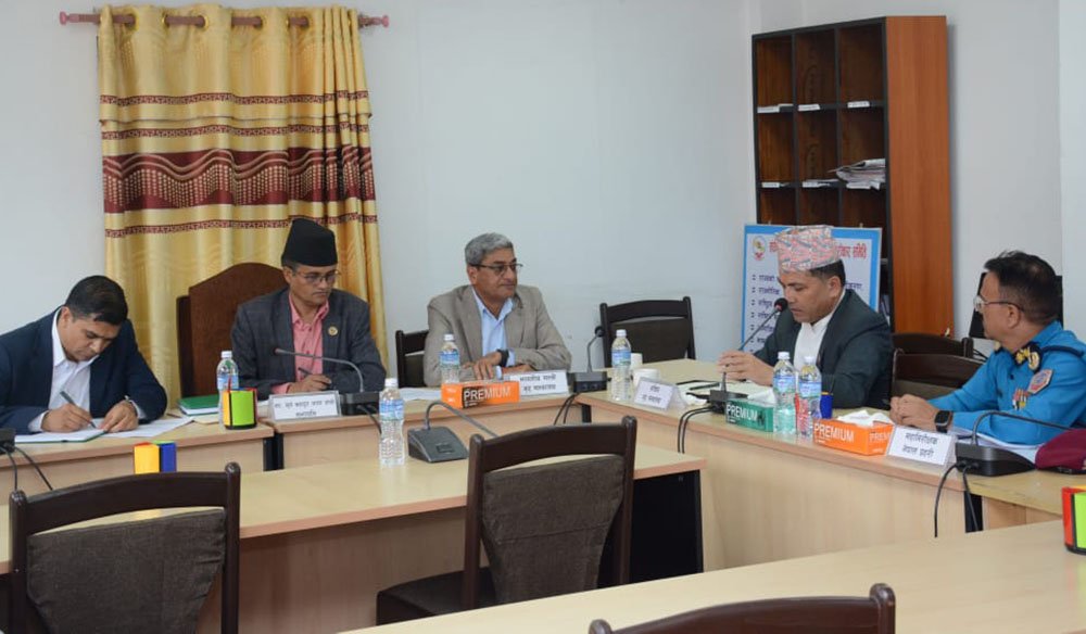 सहकारी ठगि गरी फरार भएकाहरुलाई पक्राउ गर्ने काम गर्दैछौं- गृहमन्त्री लेखक