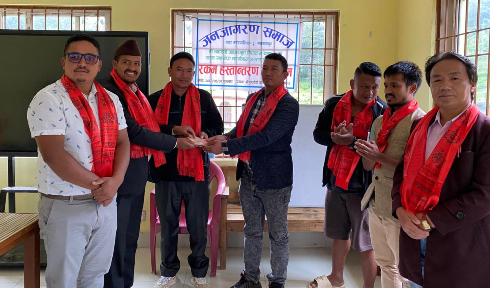 बिद्यार्थीलाई खाजाको लागि जनजागरण समाजको आर्थिक सहयोग