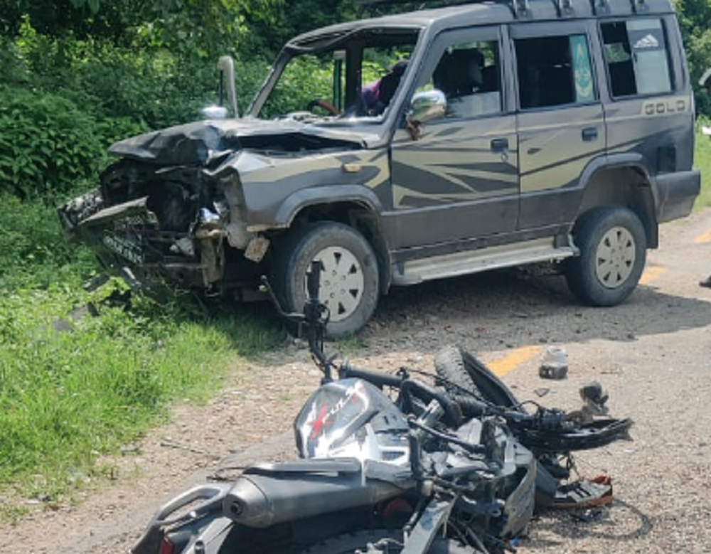 टाटा सुमो र मोटरसाइकल जुध्दा दुई जनाको मृत्यु