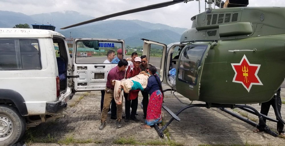 दैलेखमा हेलिकप्टरबाट २४ वर्षीया गर्भवतीको उद्धार