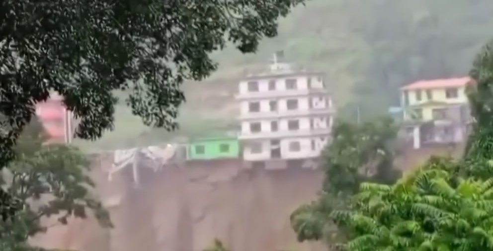 बाढी-पहिरोले उपत्यकामा ३२ सहित देशभर ५३ जनाको मृत्यु