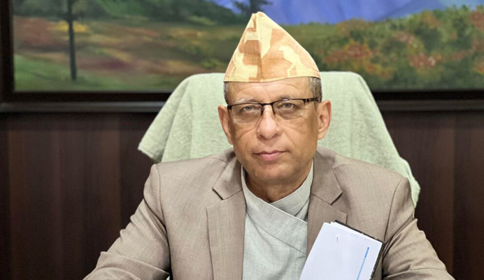 मानव तस्करीको आरोपमा पूर्वमन्त्री अधिकारी पक्राउ