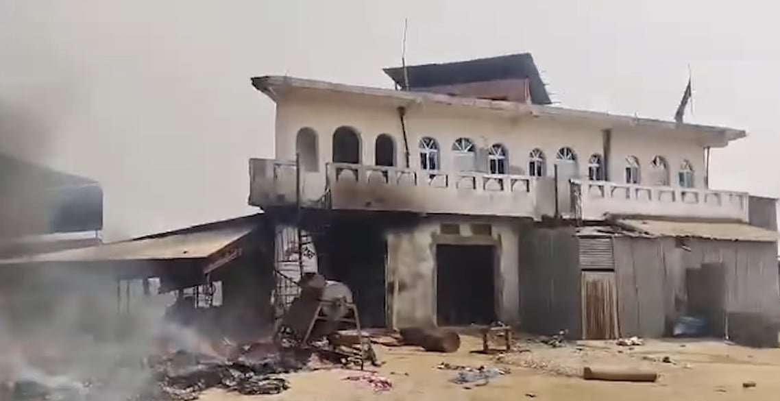 नवलपरासीमा दुई समूहबीच झडप : १५ प्रहरीसहित २० जना घाइते